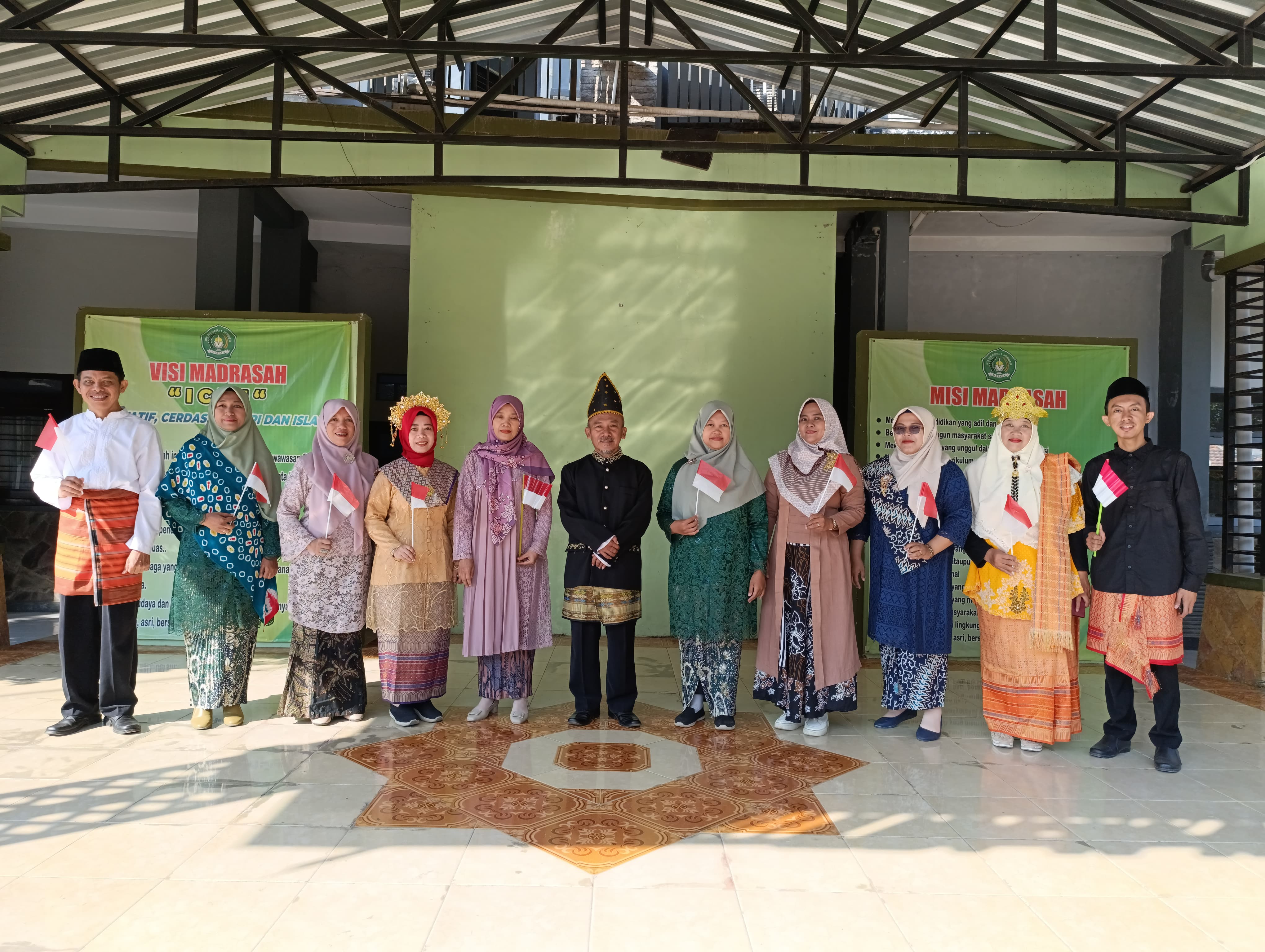 10 GURU BERPRESTASI MATASA JEMBER DAPAT PENGHARGAAN PADA HUT KE-79 RI