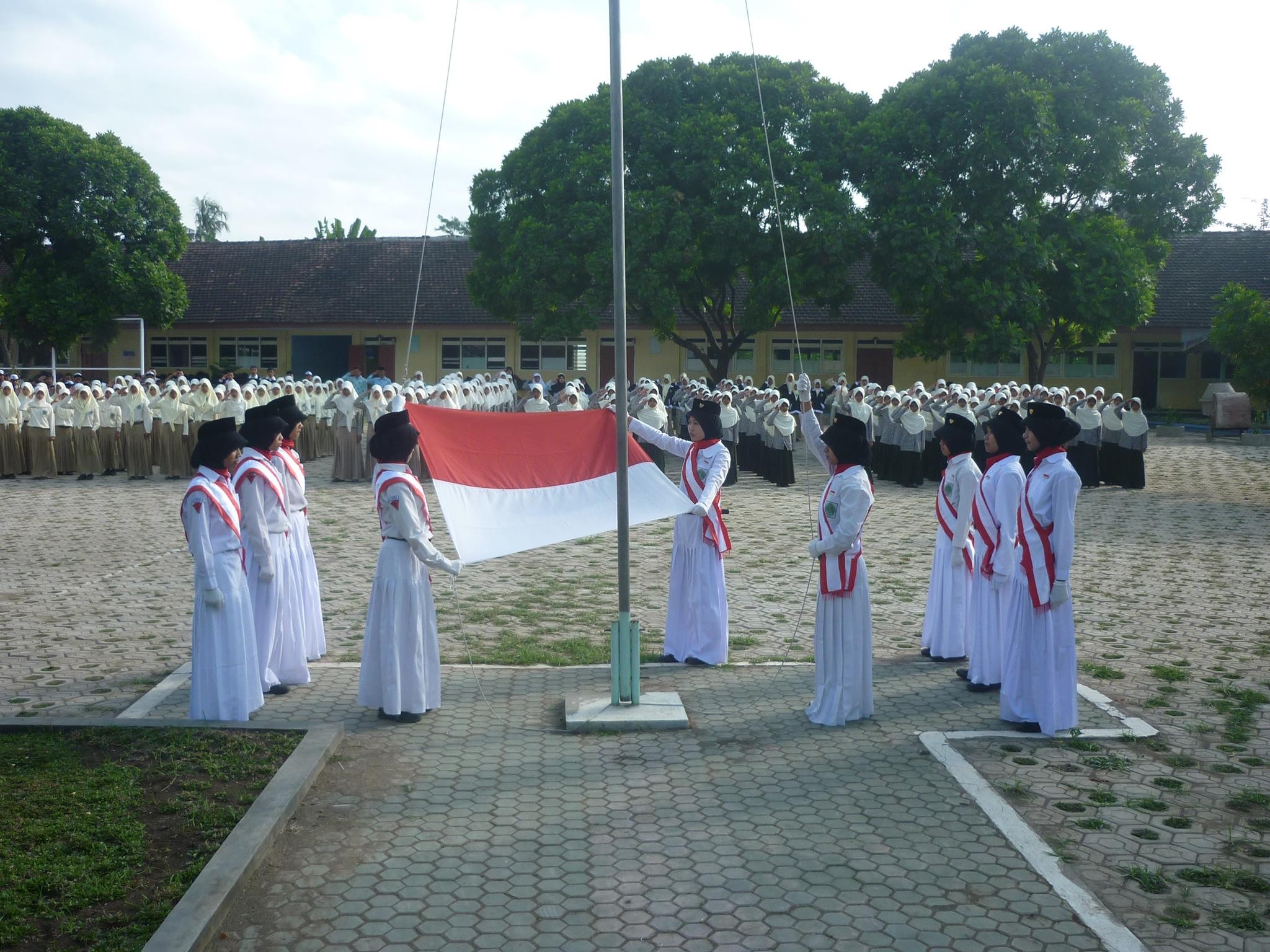 Upacara di MTsN 1 Jember